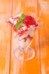 Dessert strawberries with cream