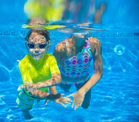 Underwater kid