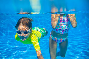 Underwater kid