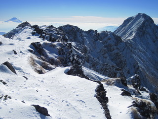 八ヶ岳主峰 赤岳と富士山