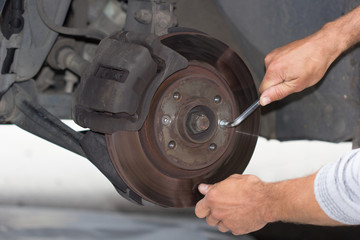 Forward brake on the car in the course of new replacement