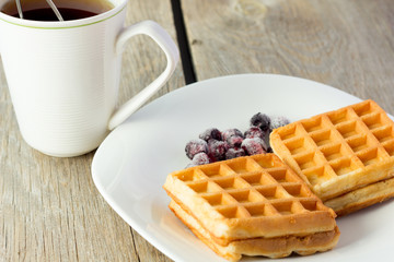 Wafers, frozen currant and tea
