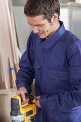 Carpenter using a electric saw