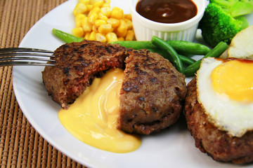 チーズハンバーグ