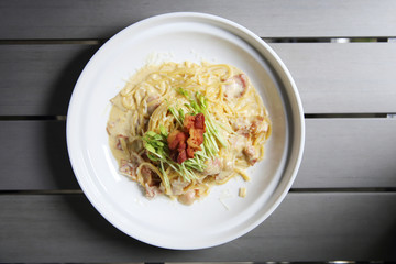 spaghetti carbonara with bacon
