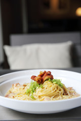 spaghetti carbonara with bacon