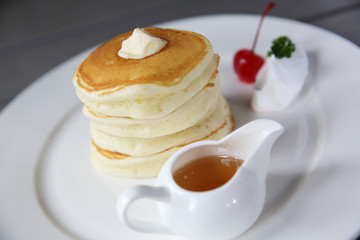 pancake with honey and strawberry