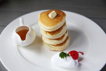 pancake with honey and strawberry