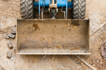 Die Schaufel von einem Radlader aus der Vogelsperspektive