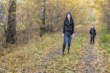 Fototapeta premium mother with her daughter in autumnal nature