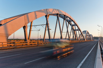 Obraz premium Combined railway and car bridge in Kiev, Ukraine