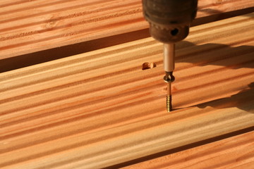 Schrauben in Holz