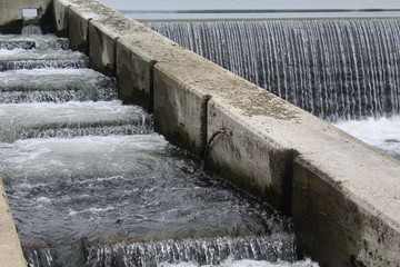Staustufe in einem Fluss