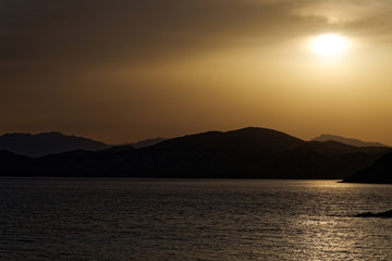 Naklejka na ściany i meble Sonnenuntergang auf Korsika in der Nähe von Calvi