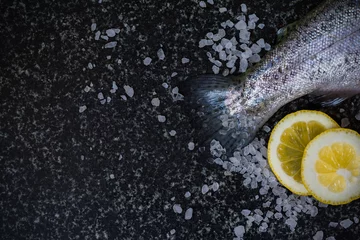 Abwaschbare Fototapete Fish Raw fish on dark background