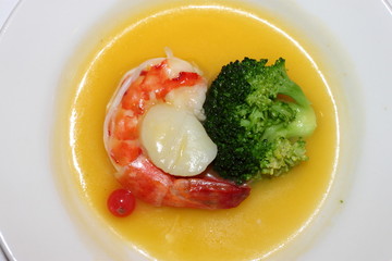 Broccoli, shrimp, and scallop on plate, close-up