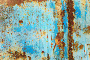 Multicolored metal surface