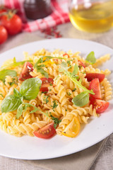 pasta with tomato and basil