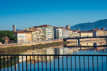 Fototapeta na wymiar Ponte Solferino, veduta lungarni di Pisa