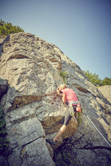 ragazza che arrampica