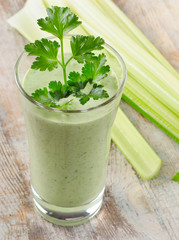 Green vegetable smoothie