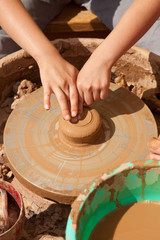 Premiers essais de poterie