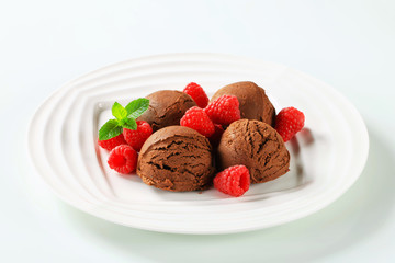 Chocolate ice cream with fresh raspberries