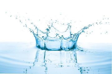 a crown shaped water splash