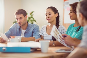 Obraz premium Concentrated business team working together 