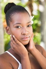 Obraz premium Beautiful young woman looking at camera 