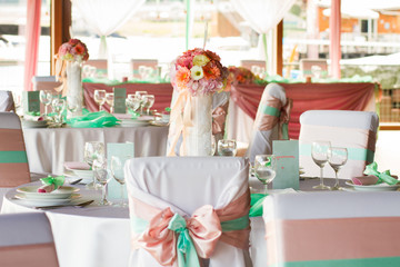 wedding chairs with ribbon