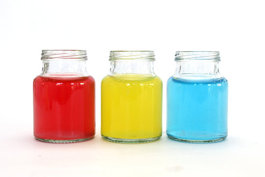 colors water in bottles