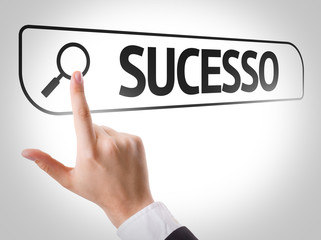 Success (in Portuguese) written in search bar on virtual screen