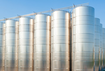 Stainless steel tanks for wine