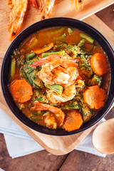 Spicy and Soup Curry with Shrimp and Vegetable Omelet