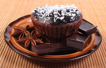 Baked muffins with pieces of chocolate and anise