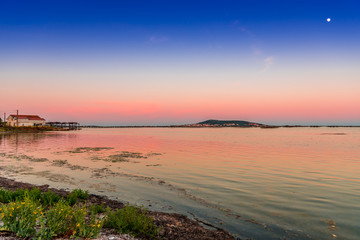 Crépuscule sur l'étang de Thau et le Mont Saint Clair, Languedoc