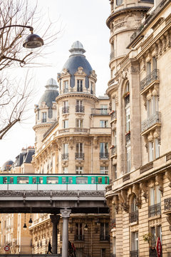 Outdoor subway in Paris 