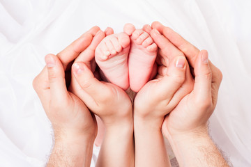 Obraz na płótnie Canvas hands of parents