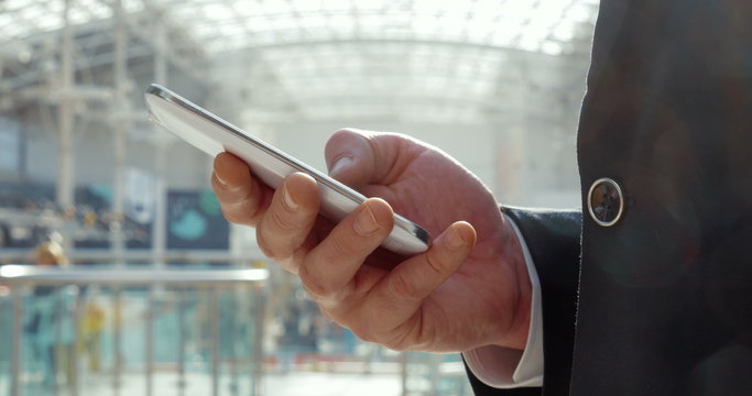 Businesspeople always keep in touch