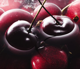 cerezas en agua
