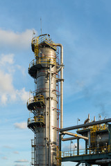 Distillation Column : Oil and gas refinery plant