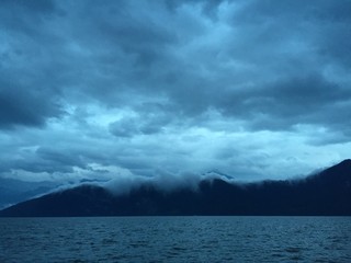 Gewitterwolken auf dem See