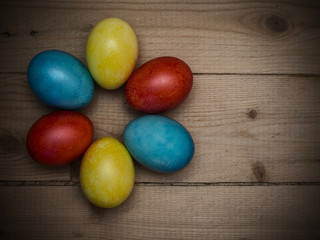 Obraz na płótnie Canvas Colorful easter eggs on wooden floor