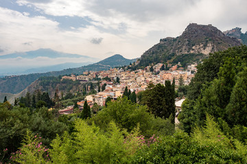 Fototapeta na wymiar Taormina mit Blick auf den Ätna