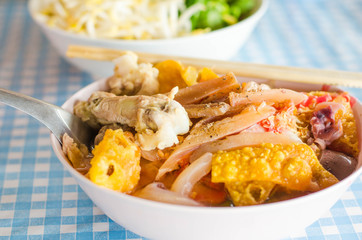yen ta fo, rice noodles in pink soup, thai cuisine