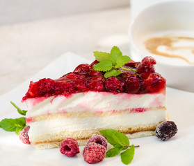 Sommerlicher Genuss: Himbeertorte zum Kaffee :)