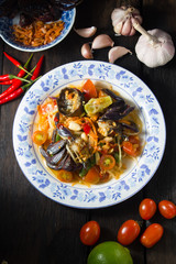 spicy papaya salad with salted crab