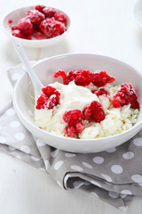 Cottage cheese with sour cream