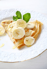 Pancakes with bananas and honey